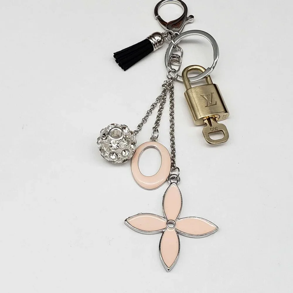 Louis Vuitton Authentic Gold Lock 🔒 Unbranded Flower Keychain Charm for Bags